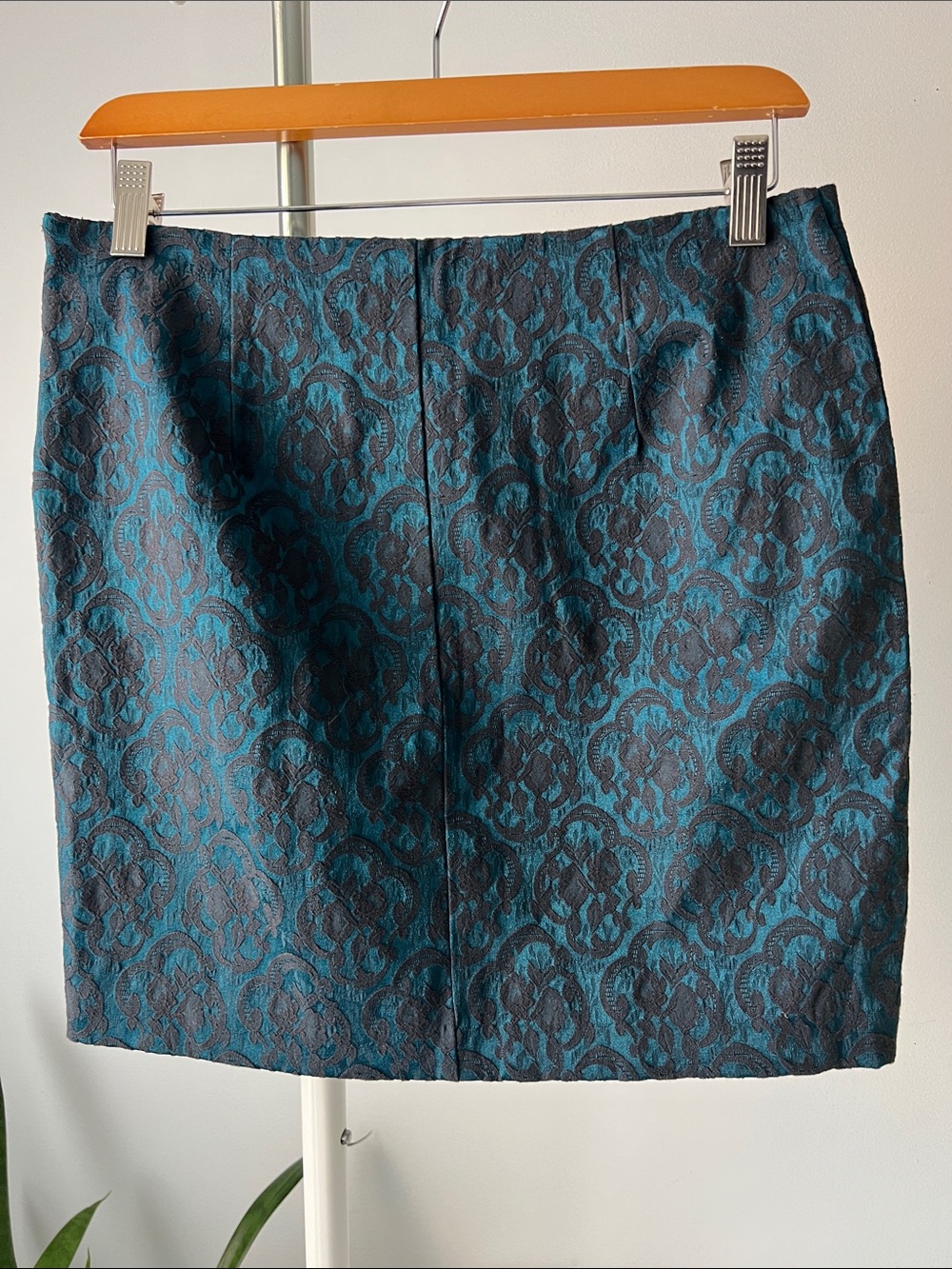 FOREVER 21 Contemporary Teal and Black Brocade Pencil Skirt M